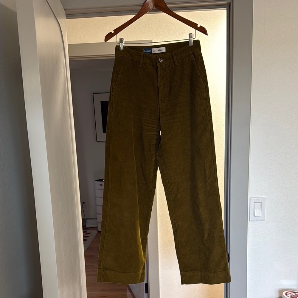 Women’s high-ride wide leg corduroy pants